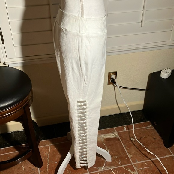 👖💖Kristen’s Kloset White Pants W/Side Cut Outs & Rhinestone Accents Size 10 - Picture 1 of 6
